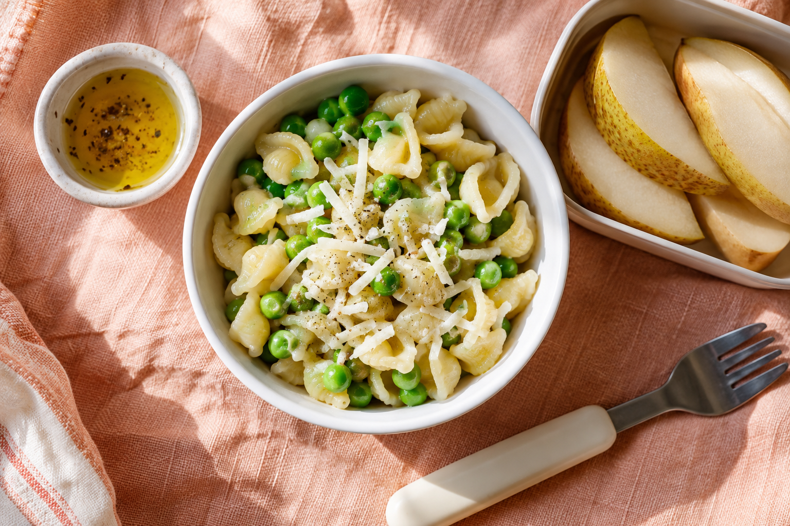 15 Lunch Ideas for Kindergarteners That Are Easy to Pack 2 Mini shell pasta with peas and mozzarella, served with sliced pear for a kindergarten lunch.